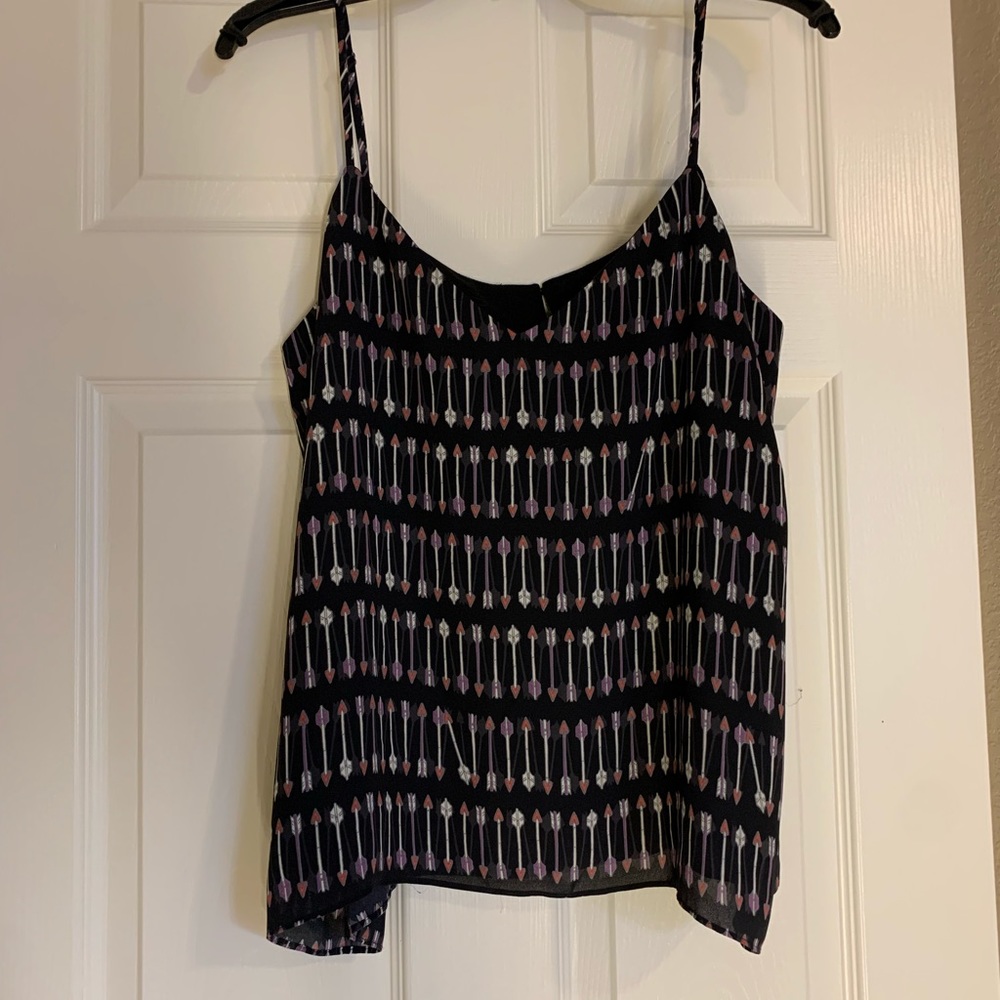 BCBG arrow print top